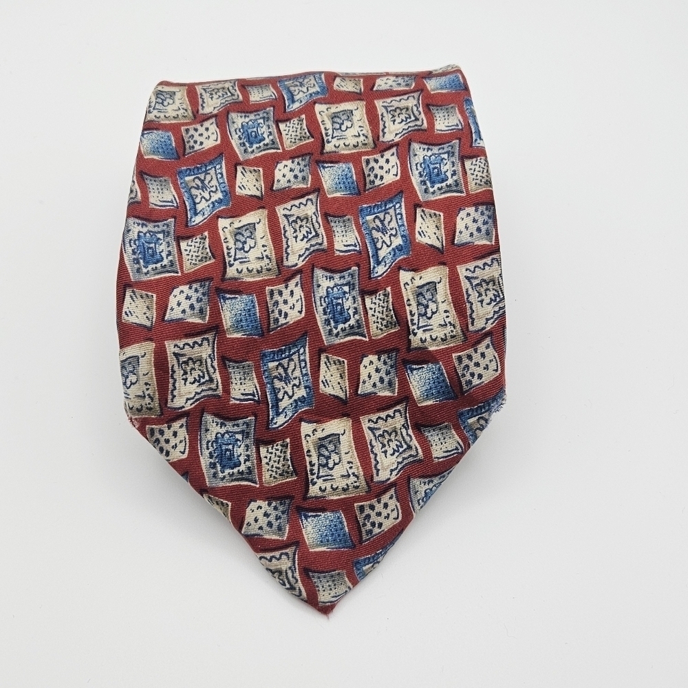Bill Blass red silk tie with beige and blue pattern 59 in long